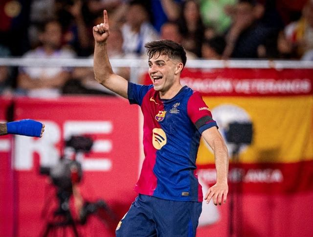 英超曼城与利物浦积分榜争夺白热化